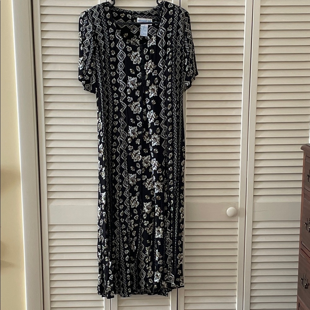 Chic Black and White Patterned Maxi Dress